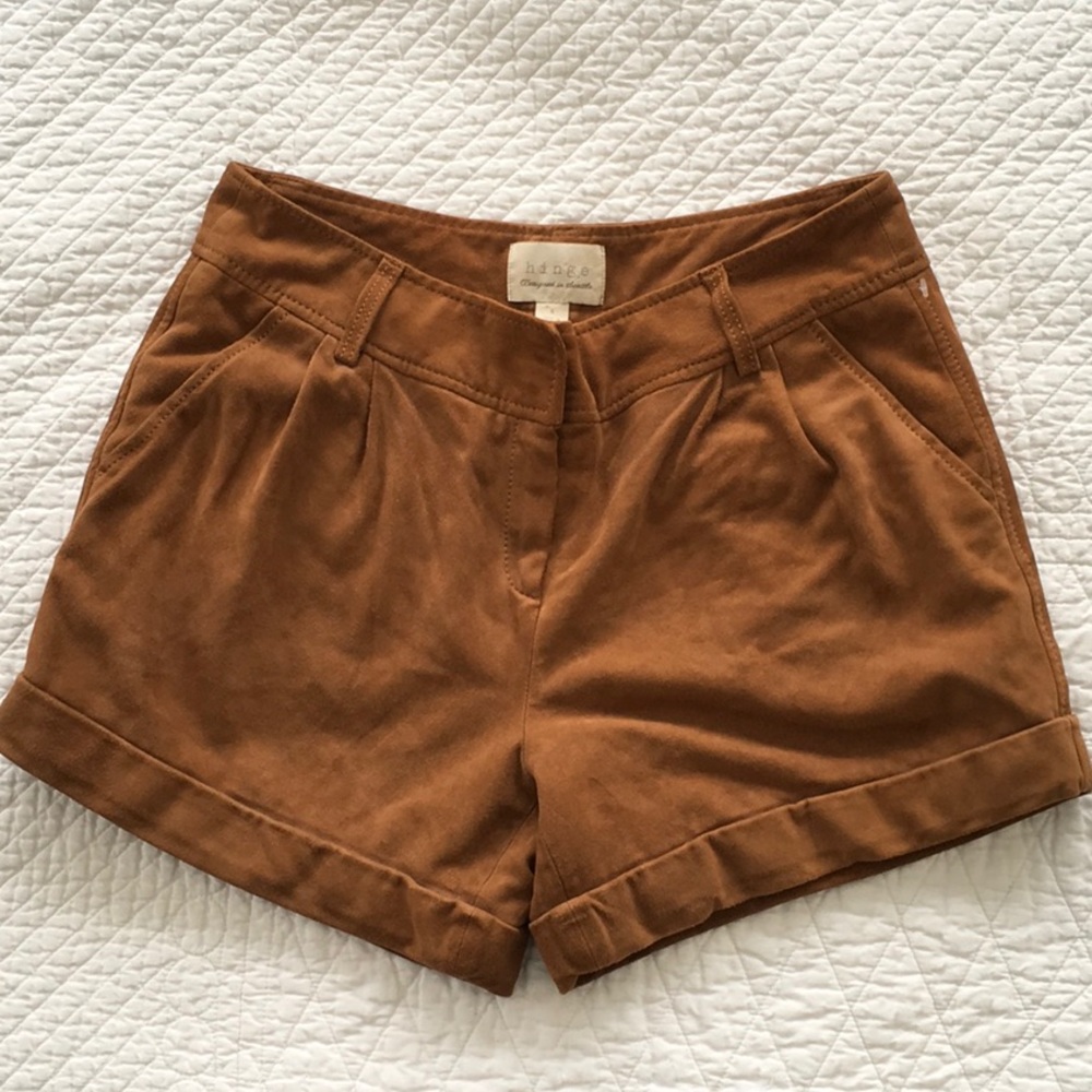 Hinge Seattle design rust/mink suede shorts size 4